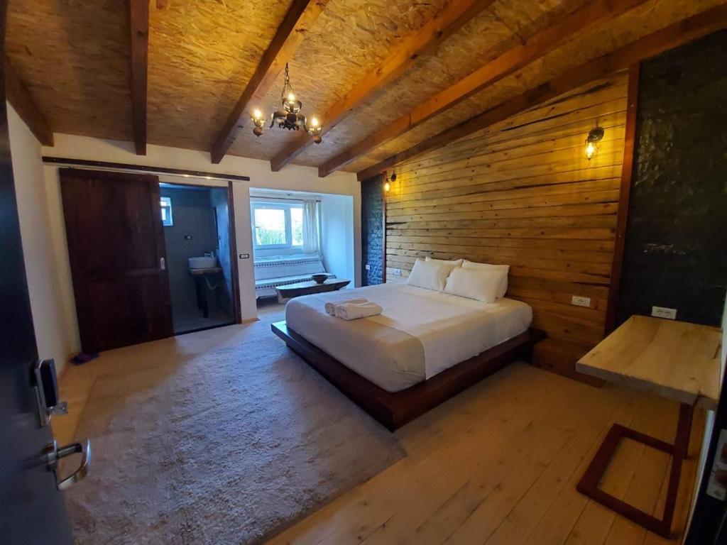 Hotel Devi Erseke Екстериор снимка