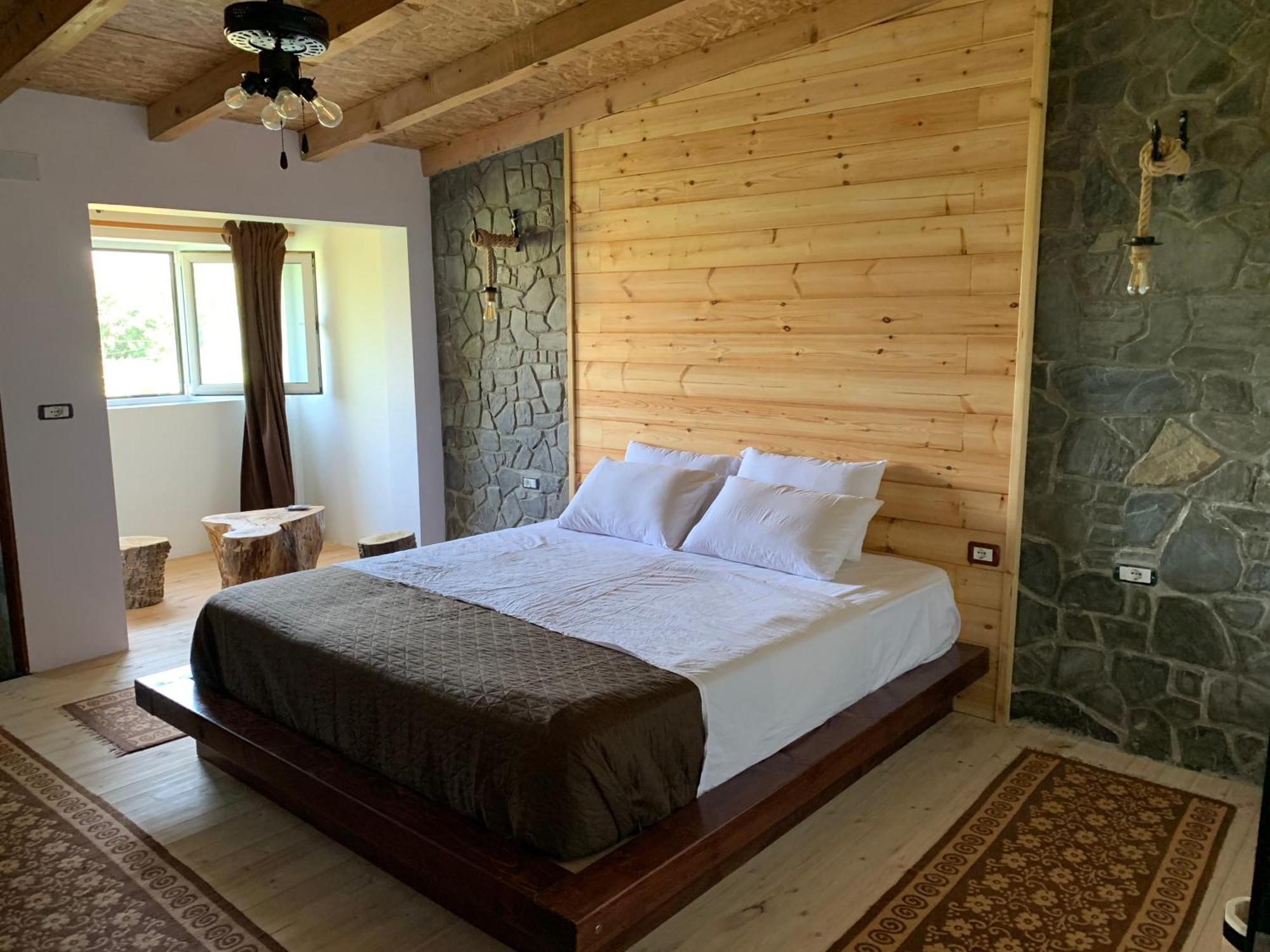 Hotel Devi Erseke Екстериор снимка