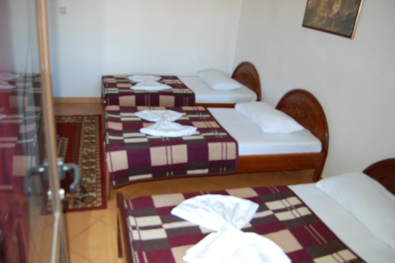 Hotel Devi Erseke Екстериор снимка